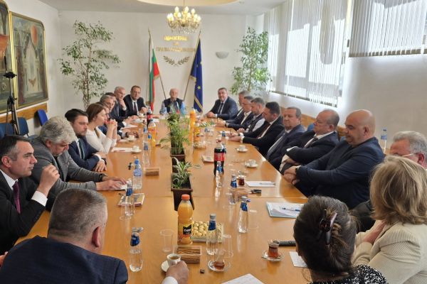 Проведе се съвместно заседание на ЦОБ на ДПС и ПГ на ДПС-ДПС с участието на почетния председател д-р Ахмед Доган